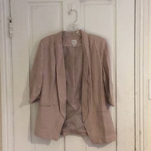 Light pink quarter-sleeve blazer